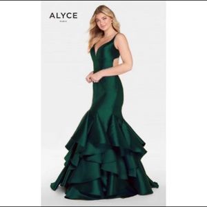 Alyce Paris Emerald Green Prom Dress